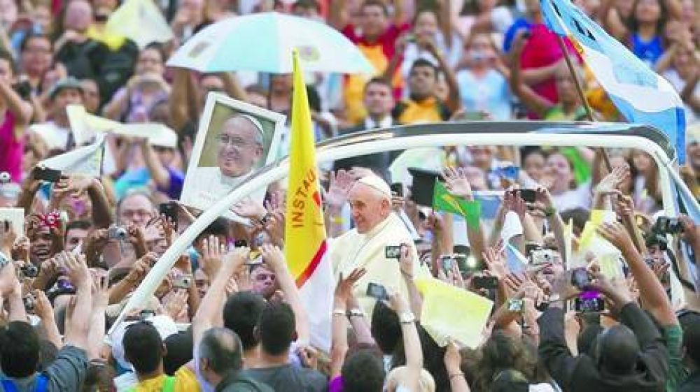 Multitudinaria bienvenida a Francisco en las calles de R�o