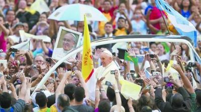 Multitudinaria bienvenida a Francisco en las calles de R�o