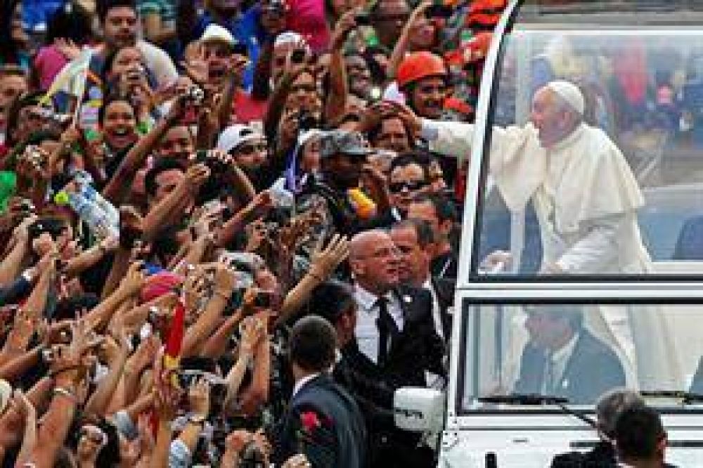 El Papa Francisco agradeci� por el impactante recibimiento que tuvo "en tierra carioca"