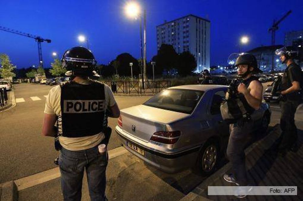 Contin�a la tensi�n en Francia tras los enfrentamientos entre j�venes y polic�as por discriminaci�n racial