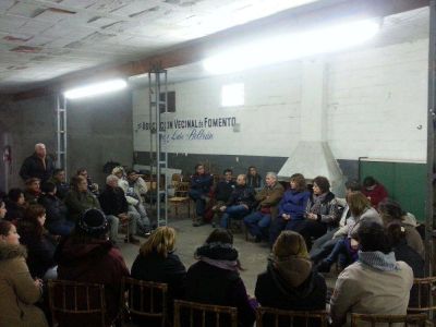 Candidatos del FpV se reunieron con vecinos de Las Dalias y Belisario Rold�n