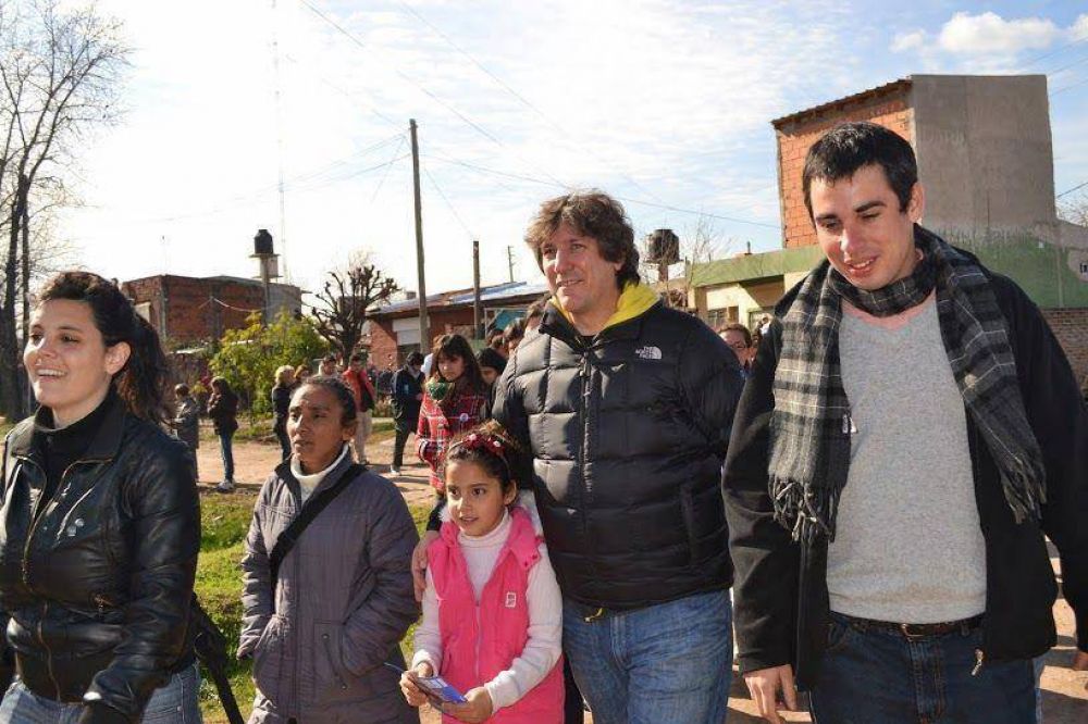 Recorrida de Amado Boudou con precandidatos locales por Bella Vista