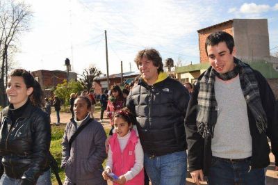 Recorrida de Amado Boudou con precandidatos locales por Bella Vista