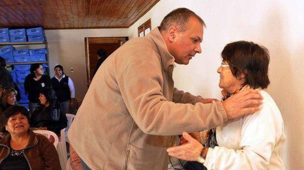 Buzzi encabeza el acto por los 65 a�os de Rada Tilly