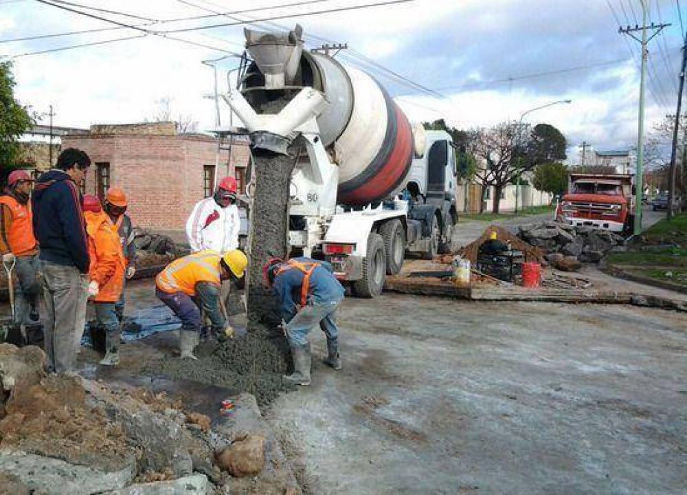 Avanzan las obras de bacheo de San Mart�n y Jacob