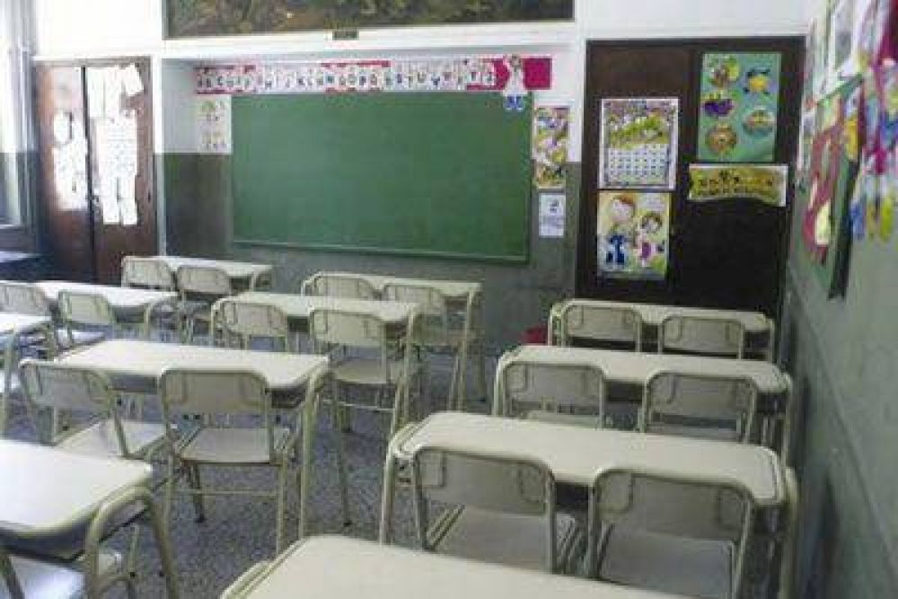 Paro Docente: Para el gobierno el acatamiento fue del 4%, para la ATECh sur llego al 70%