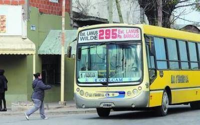 Lan�s: Paro en la l�nea 295 tras asalto a colectivo con ametralladoras