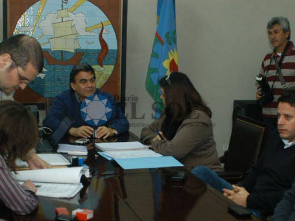 Avenida 844: el presupuesto de las firmas supera al oficial