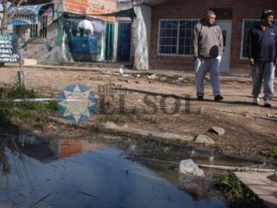 Vecinos de la ribera, molestos con mejorados en las calles