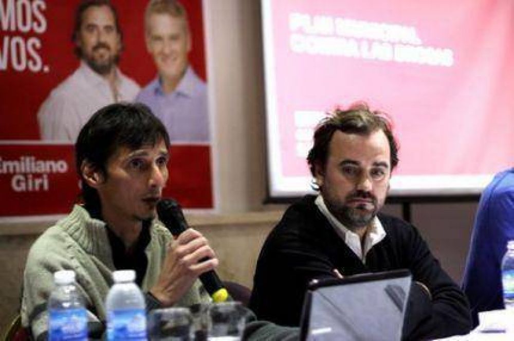 Emiliano Giri y Scioli presentaron el Programa Municipal de lucha contra las drogas