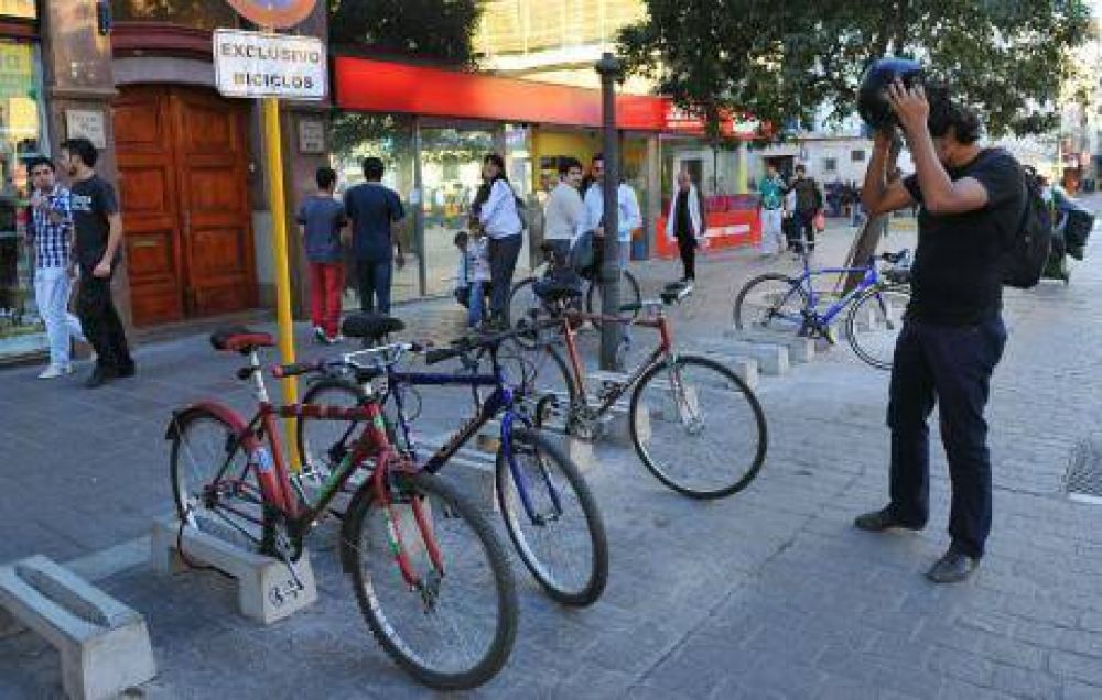 Los ciclistas est�n contra los bicicleteros de hormig�n