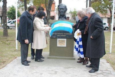 Se inaugur� la remodelaci�n de la Plaza Uruguaya