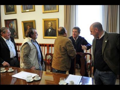 Urribarri recibi� a la FAA y prometi� beneficios para los peque�os productores