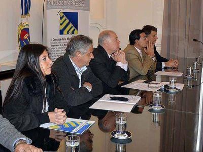 Entregaron cr�ditos a emprendedores de la provincia