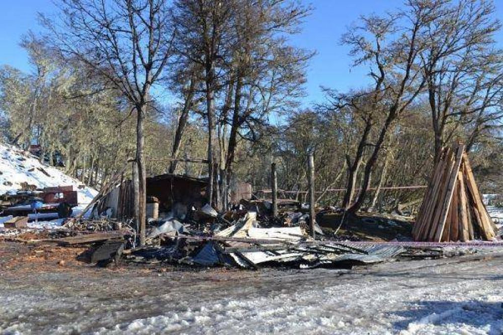 Tr�gico incendio en Tolhuin: La polic�a sospecha asesinato 