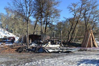 Tr�gico incendio en Tolhuin: La polic�a sospecha asesinato 