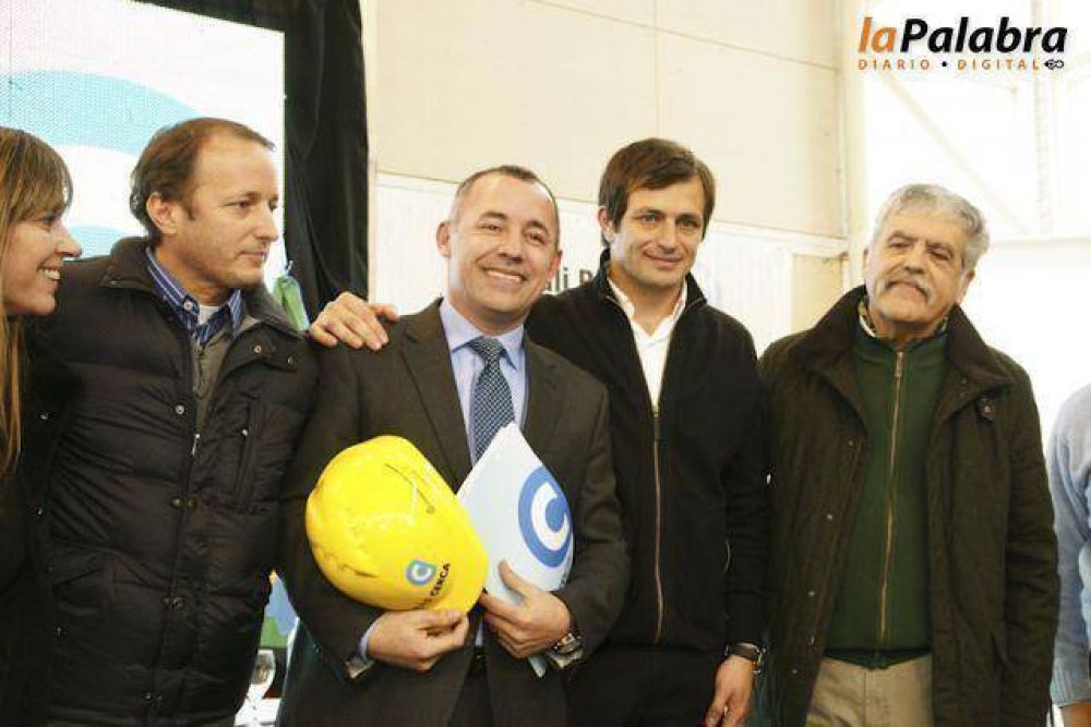 Garc�s firm� convenio para el inicio de obras por m�s de $ 6.000.000