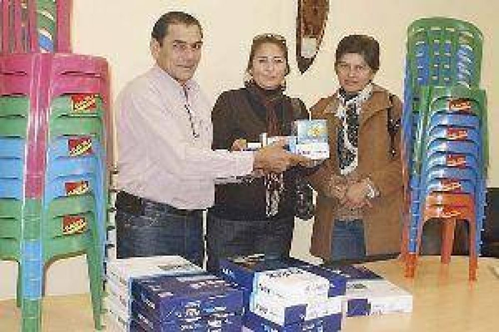 Secretar�a de Trabajo realiz� aportes a una escuela de Atamisqui