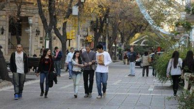 Los mendocinos, m�s desconfiados y menos participativos