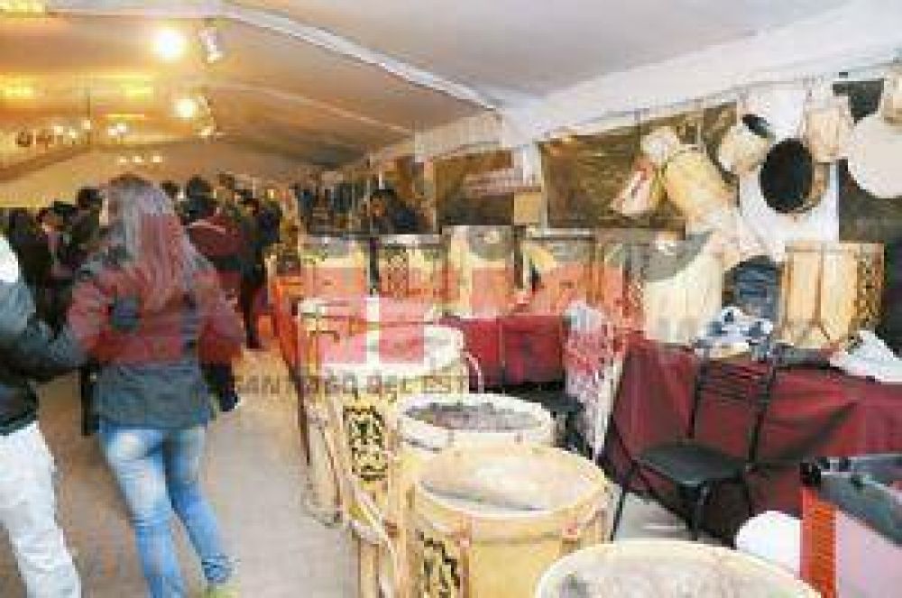La gastronom�a y artesan�as santiague�as acaparan la atenci�n de los visitantes