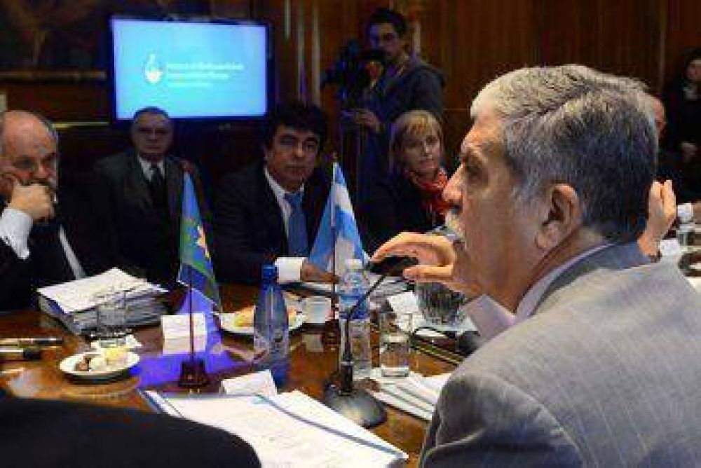 Con obras, De Vido se suma a la campa�a