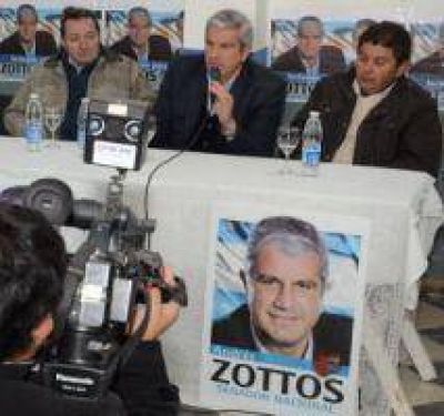 Zottos dice que se abrieron del Frente �para no caer en la soberbia y la obsecuencia�