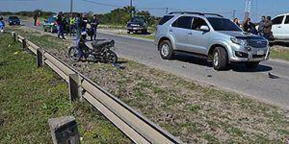 Un lesionado en accidente entre moto y una camioneta