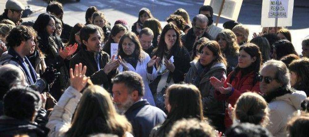 M�dicos porte�os paran y se movilizan contra la rebaja salarial