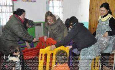 Entregan materiales did�cticos a jardines maternales municipales