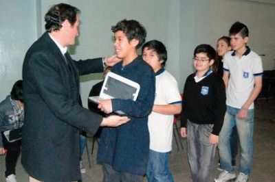 Provincia entreg� 200 netbooks para las Escuelas T�cnicas de esta ciudad