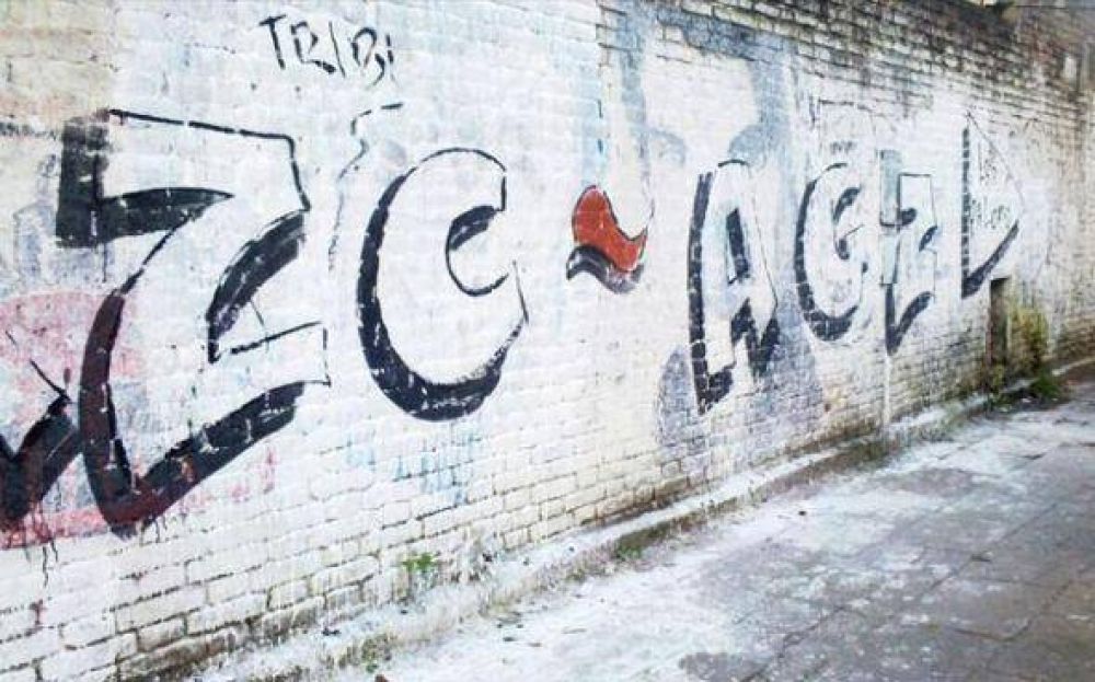La campa�a tap� con pintadas un mural en memoria de Mariano Ferreira y hay malestar
