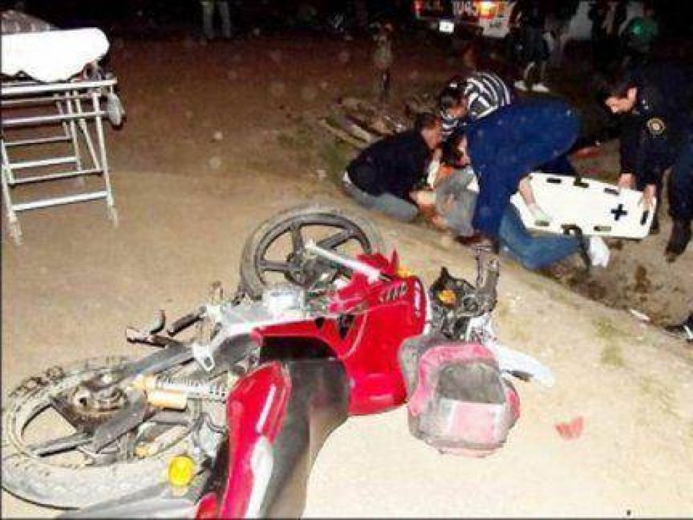 Dos personas fueron hospitalizadas tras un violento choque entre motos