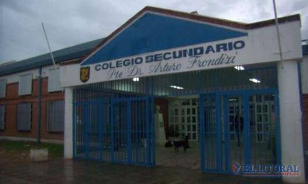Alumno apu�alado: buscan a un chico que le dio la navaja al agresor