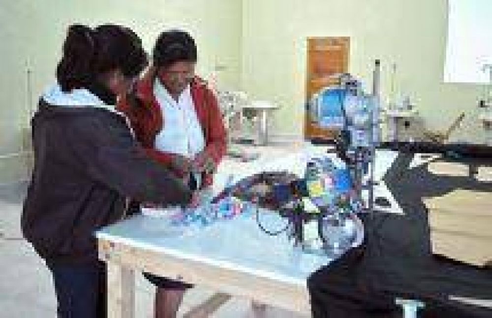 El Gobierno invirti� m�s de $10 millones para la apertura de f�bricas sociales