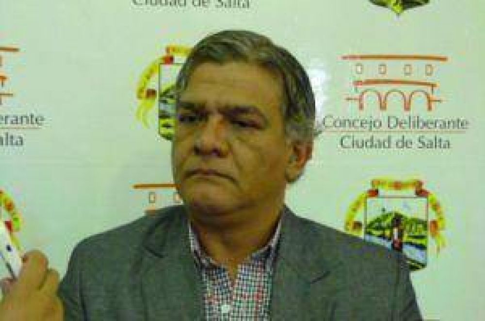 "Nosotros no entregamos terrenos ni casas a los amigos"
