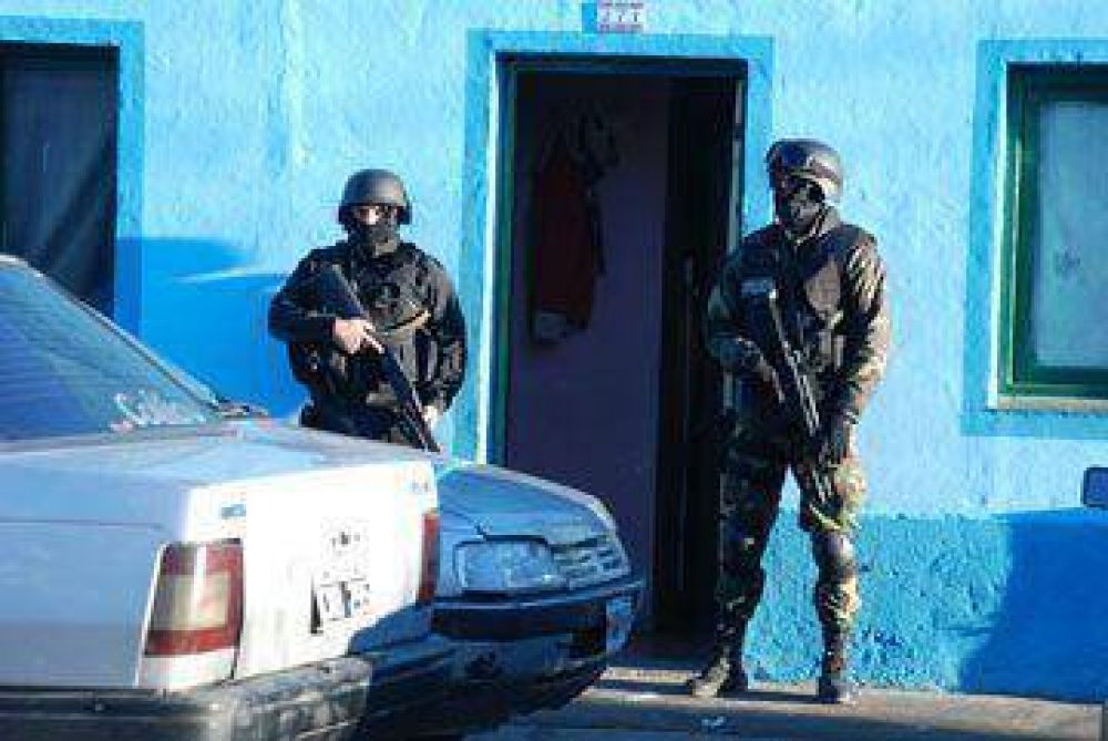 Allanamientos simult�neos por asalto a mayorista
