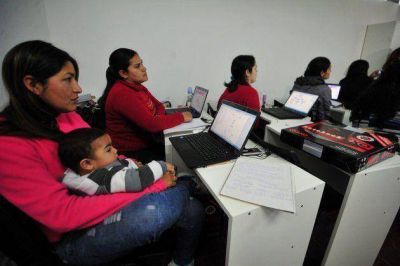 �Son j�venes que van forjando su futuro y el Gobierno les permite realizarlo�
