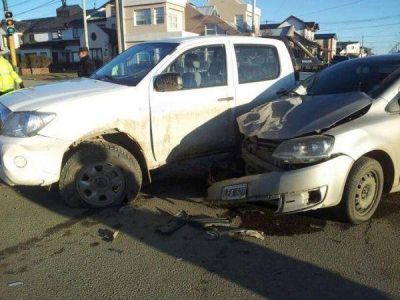 Choque entre dos veh�culos dej� a un conductor herido