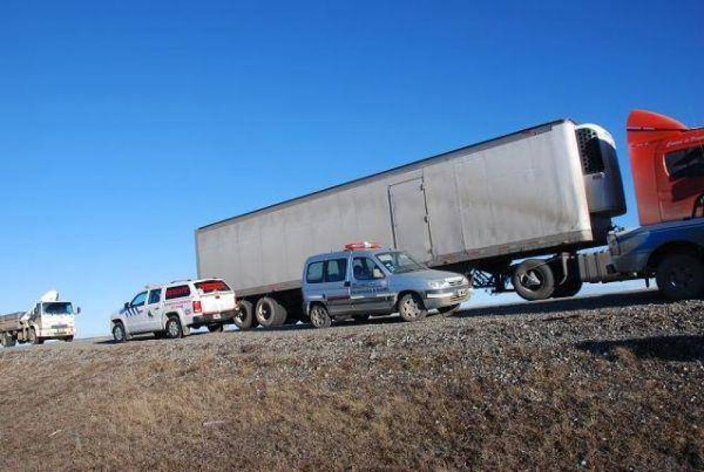 Todas las unidades movilizadas por un cami�n cruzado en la ruta
