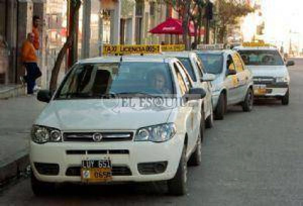 Otorgan aumento a taxis y remises