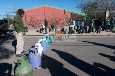 Vecinos reclamaron por no poder comprar gas