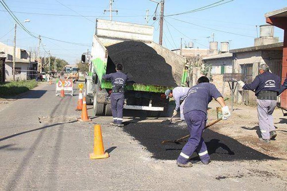 Contin�an las mejoras en las calles del distrito