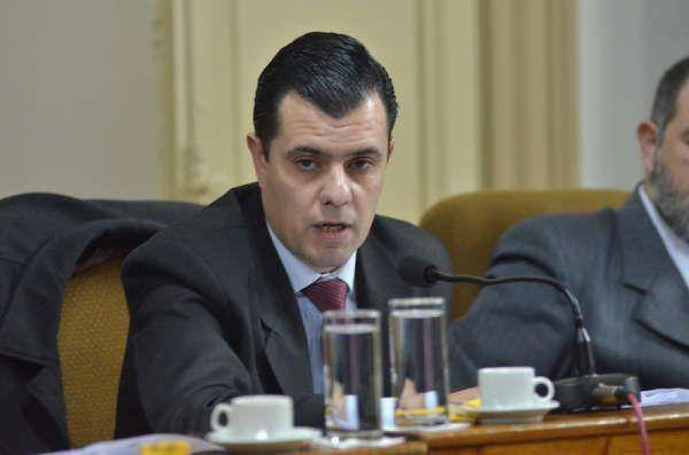 CR�TICAS Y OBSERVACIONES EN LA APROBACI�N DEL PRESUPUESTO 2013
