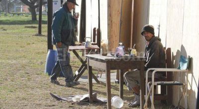 El r�o Paran� super� los 5 metros y son 13 las familias evacuadas