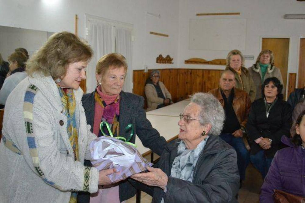 En la Asociaci�n de Jubilados San Roque, inauguraron la biblioteca Zunilda Gatti