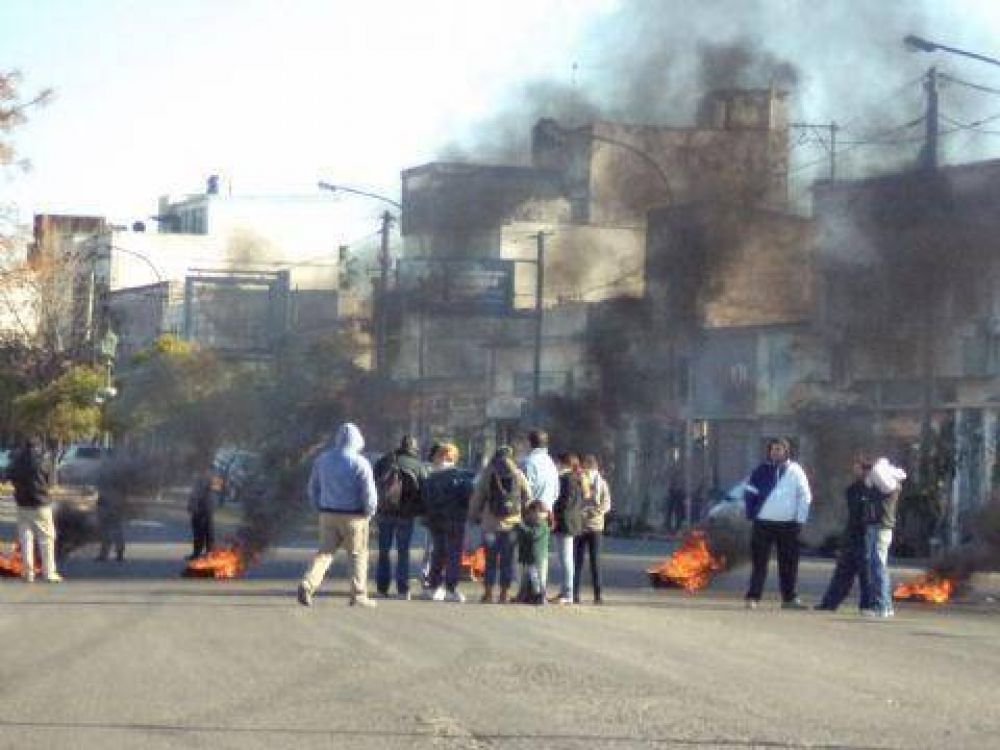 Vecinos del Barrio Santa Cruz reclamaron soluciones al Municipio