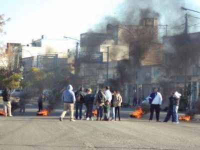 Vecinos del Barrio Santa Cruz reclamaron soluciones al Municipio