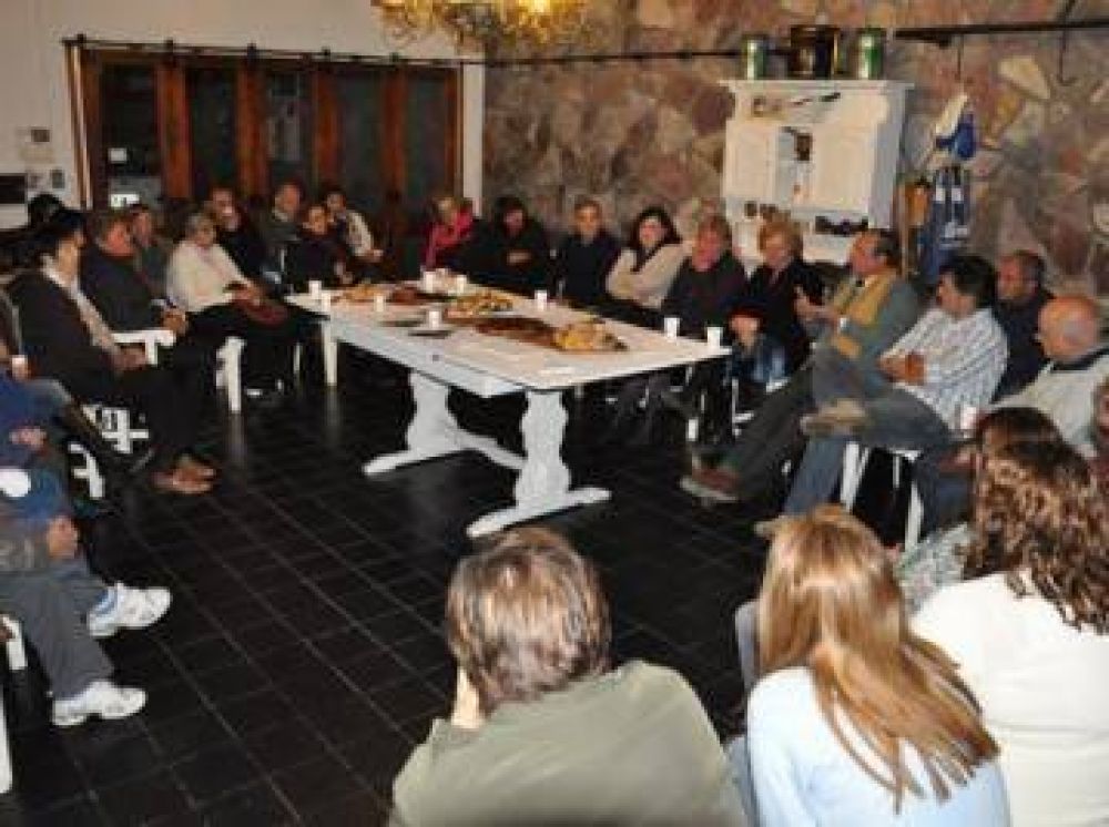 Precandidatos del MV y S�nchez se reunieron con manzaneras
