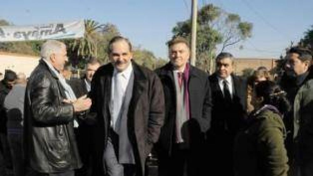Alperovich: "Quiero que los municipios sean aut�nomos al final del mandato"