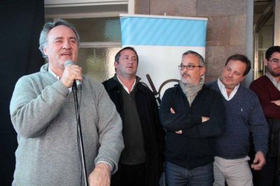 De la Torre inaugur� cuatro quir�fanos de �ltima generaci�n en el Hospital Larcade